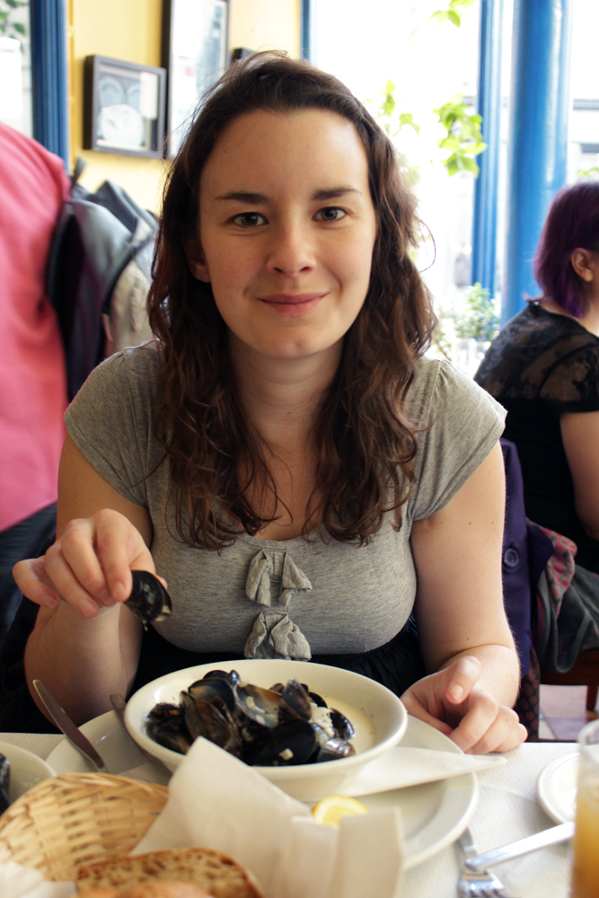 Diane Eating Mussels, Naomi Winters